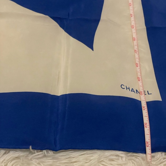 Stunning CHANEL bow design 100% silk scarf, Made in Italy - Picture 6 of 10